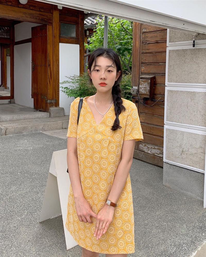 Chán tóc xõa thì còn đến 5 kiểu tóc siêu xinh, siêu mát để diện cùng váy vóc Hè này-16