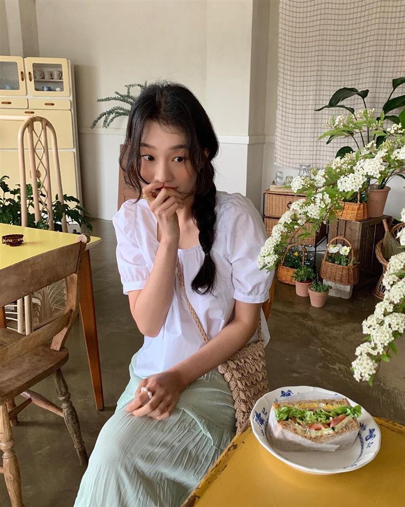 Chán tóc xõa thì còn đến 5 kiểu tóc siêu xinh, siêu mát để diện cùng váy vóc Hè này-17