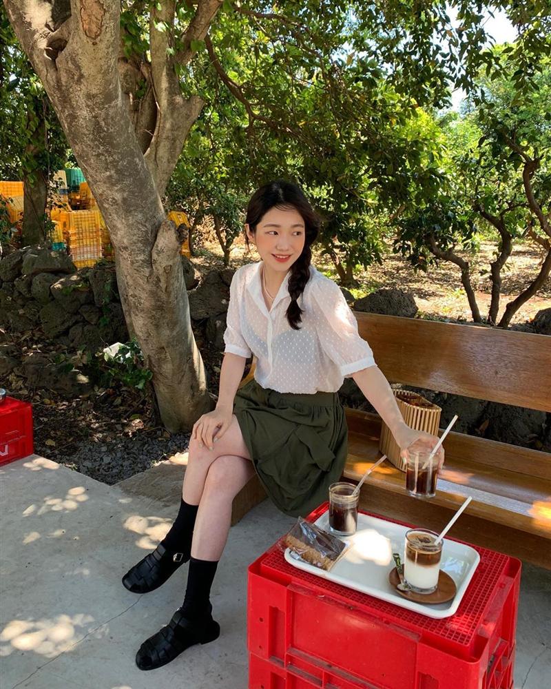 Chán tóc xõa thì còn đến 5 kiểu tóc siêu xinh, siêu mát để diện cùng váy vóc Hè này-18