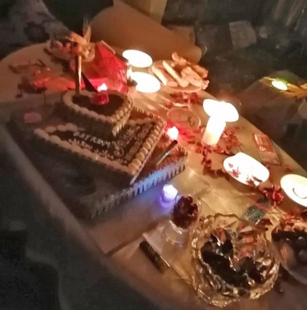 Cô dâu 62 kết hôn với chú rể 26 chỉ sau một lần kết bạn nhầm trên Facebook-3