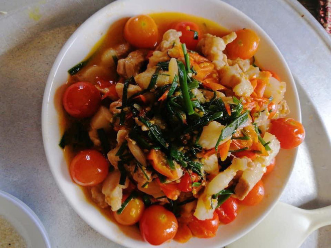 Cận cảnh món thịt sốt cà chua lạ lùng, thành quả đẹp mắt nhưng cách chế biến khiến người ta muốn bỏ đũa-3