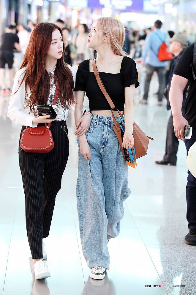 Có một kiểu quần jeans sao Việt phát cuồng” mới đây nhưng Rosé thì đã diện suốt từ năm ngoái mới tài-1