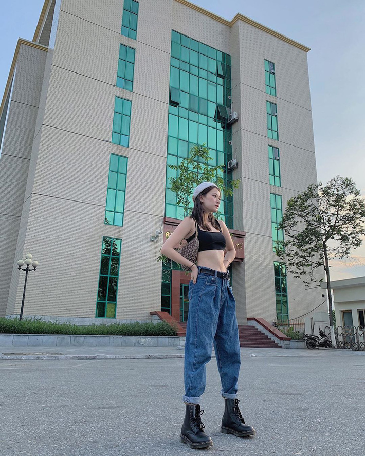 Có một kiểu quần jeans sao Việt phát cuồng” mới đây nhưng Rosé thì đã diện suốt từ năm ngoái mới tài-10