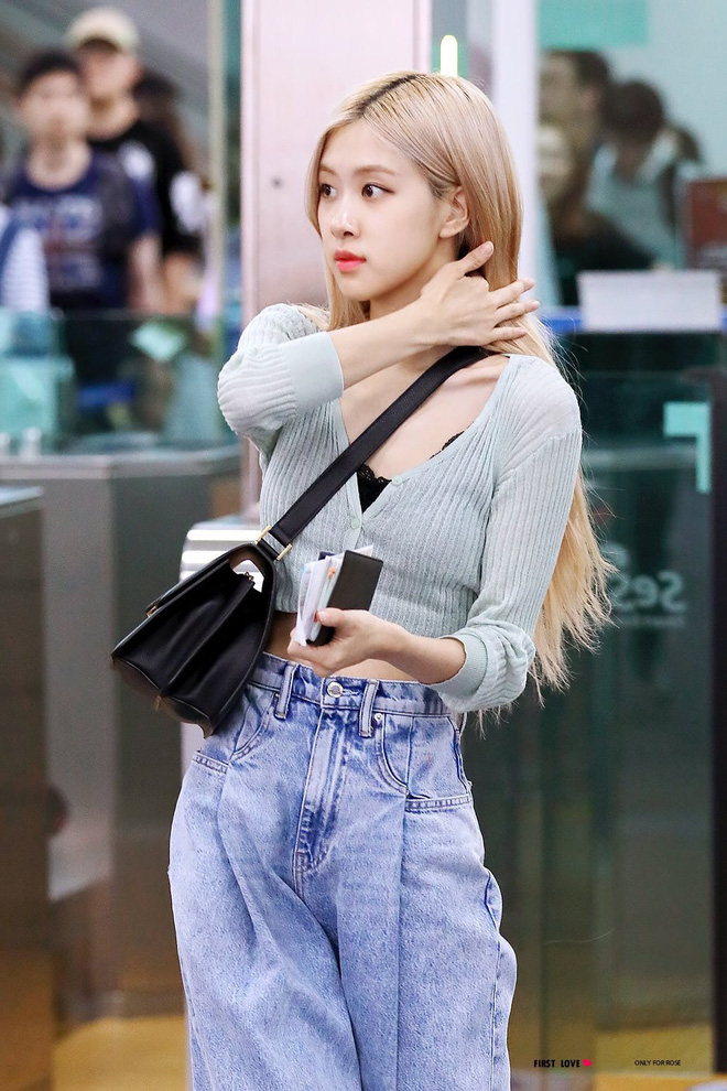 Có một kiểu quần jeans sao Việt phát cuồng” mới đây nhưng Rosé thì đã diện suốt từ năm ngoái mới tài-2