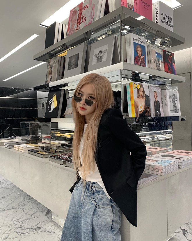 Có một kiểu quần jeans sao Việt phát cuồng” mới đây nhưng Rosé thì đã diện suốt từ năm ngoái mới tài-4