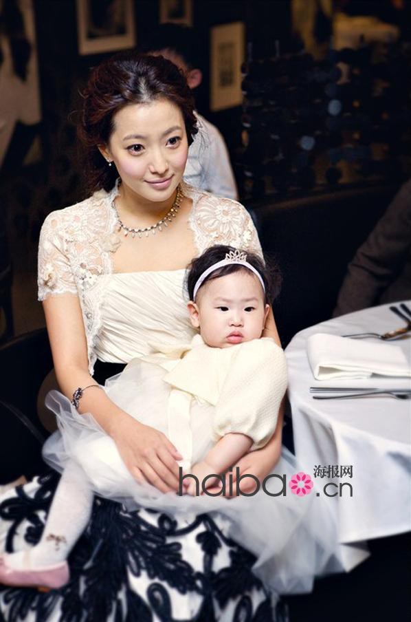 Kim Hee Sun - Người phụ nữ duy nhất tự tin khẳng định đẹp hơn Kim Tae Hee: Từng đau đớn tới mức muốn giải nghệ, bỏ xứ ra đi vì ngoại hình con gái bị miệt thị-8