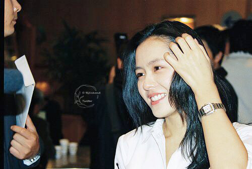 Có một nữ minh tinh không thèm trang điểm khi quay phim vì quá đẹp, nhân viên make up và đạo diễn cũng đến chịu-7