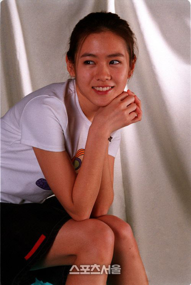 Có một nữ minh tinh không thèm trang điểm khi quay phim vì quá đẹp, nhân viên make up và đạo diễn cũng đến chịu-11
