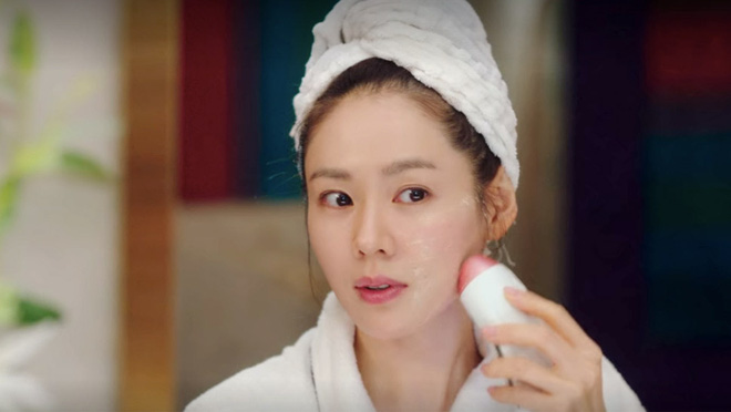 Có một nữ minh tinh không thèm trang điểm khi quay phim vì quá đẹp, nhân viên make up và đạo diễn cũng đến chịu-5