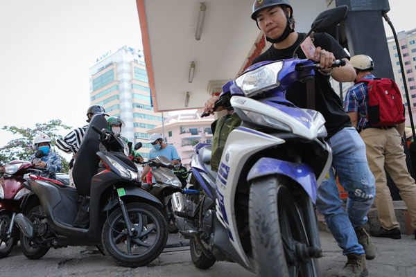 Cây xăng thông báo hết hàng, chỉ bán dầu và xăng E5-2