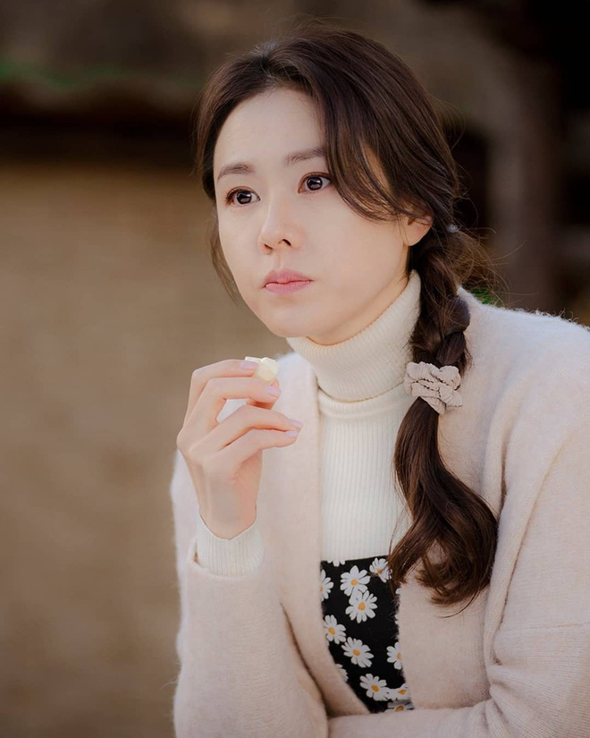 Có một nữ minh tinh không thèm trang điểm khi quay phim vì quá đẹp, nhân viên make up và đạo diễn cũng đến chịu-4