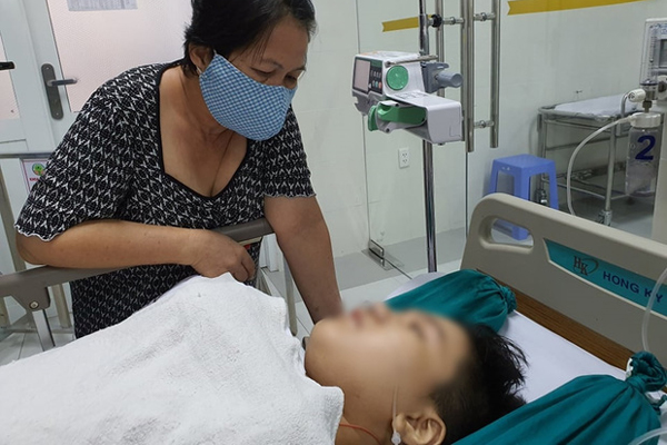 Thông tin về tình trạng 8 học sinh bị cây phượng đè phải cấp cứu tại BV Nhi Đồng 2: 4 trường hợp chấn thương nặng-11