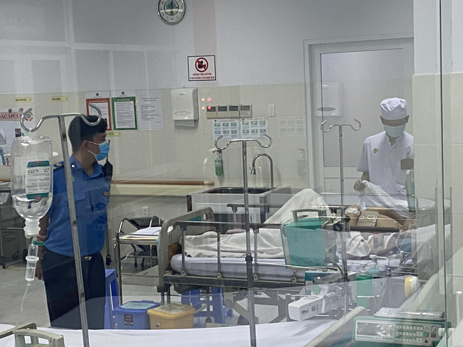 Thông tin về tình trạng 8 học sinh bị cây phượng đè phải cấp cứu tại BV Nhi Đồng 2: 4 trường hợp chấn thương nặng-3