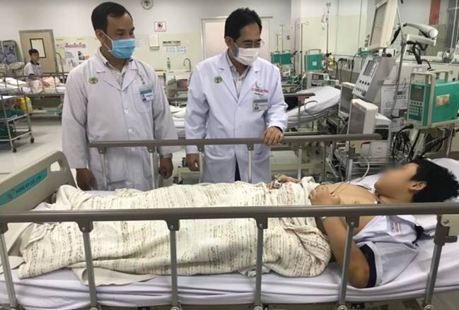 Thông tin về tình trạng 8 học sinh bị cây phượng đè phải cấp cứu tại BV Nhi Đồng 2: 4 trường hợp chấn thương nặng-4