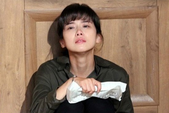 Tò mò với vỉ thuốc lạ mà ngày nào chồng cũng uống đúng giờ, tôi hỏi cô bạn làm bác sĩ để rồi khi biết sự thật thì lăn đùng ra ngất