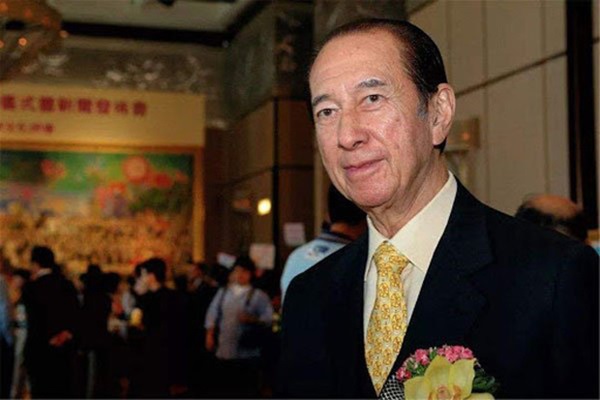 Hậu cung 3 bà vợ, 14 người con và gia sản 1,5 triệu tỷ đồng sau khi trùm sòng bạc Macau 98 tuổi vừa qua đời-2