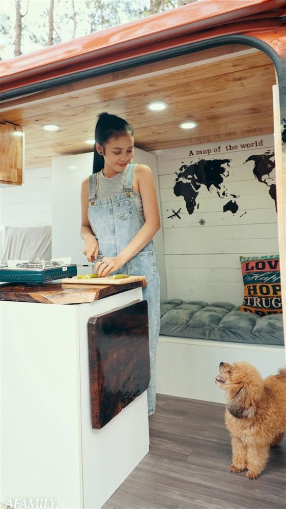 Đôi vợ chồng bỏ 120 triệu đồng mua ô tô cũ về làm thành ngôi nhà di động với đầy đủ bếp núc, phòng ngủ rồi chở con đi du lịch khắp Việt Nam!-5