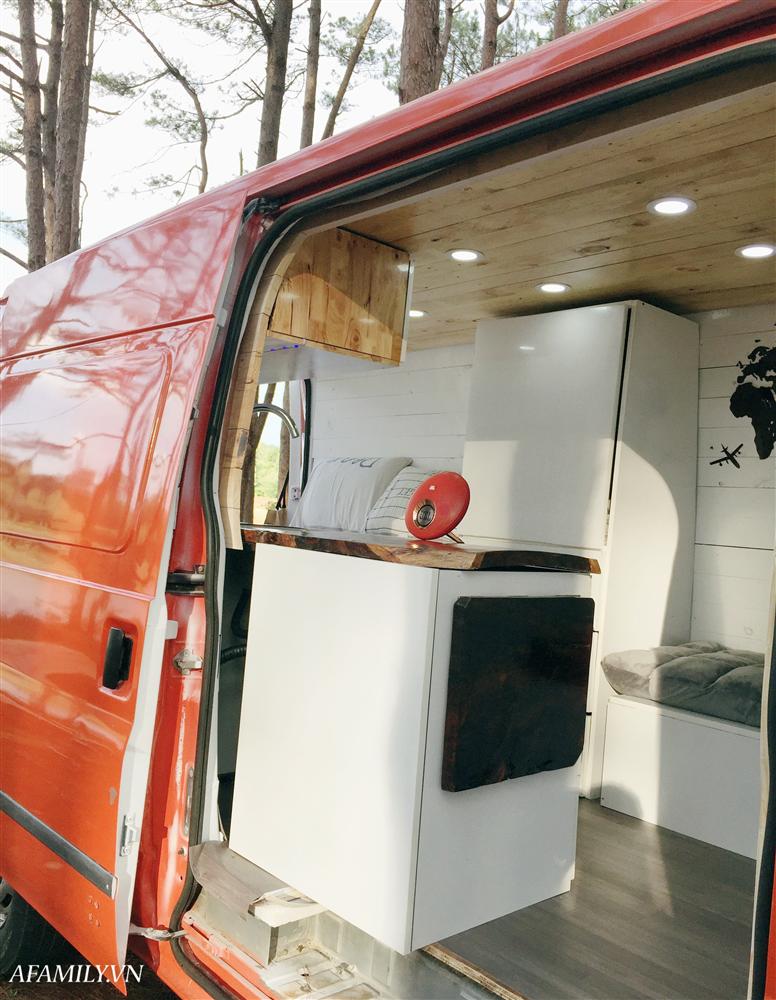 Đôi vợ chồng bỏ 120 triệu đồng mua ô tô cũ về làm thành ngôi nhà di động với đầy đủ bếp núc, phòng ngủ rồi chở con đi du lịch khắp Việt Nam!-7
