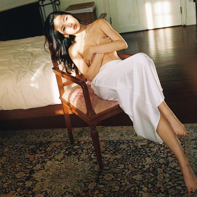 Chi Pu bán nude táo bạo sau ồn ào với ai đó, còn gửi thông điệp thâm sâu-1