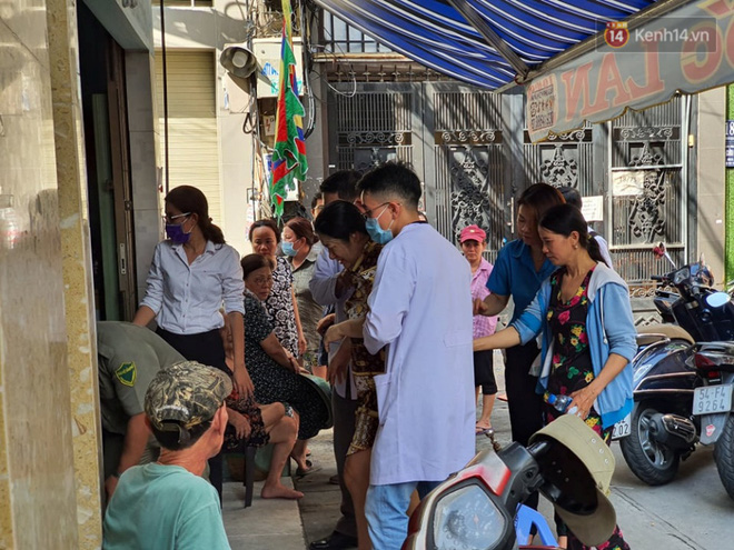 Vừa sinh con 2 ngày, mẹ đau đớn nằm băng ca về nhìn mặt con trai đầu tử nạn vì bị cây đè trúng ở sân trường-7