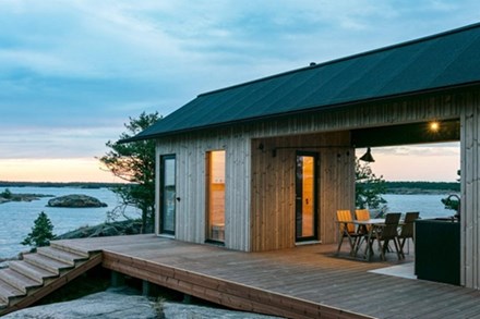 Ngắm nhà gỗ tuyệt đẹp nằm giữa đảo, bốn bề đều nghe tiếng sóng biển