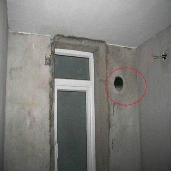 Thấy chồng đục lỗ trên tường phòng tắm, vợ bối rối nhưng không ngờ nó có tác dụng lớn-1