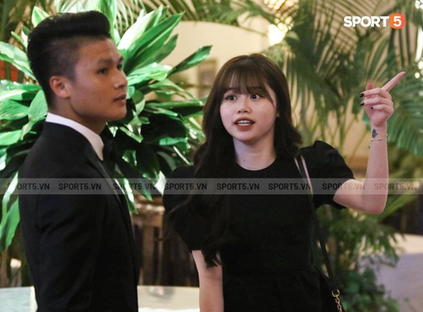 Hot: Quang Hải đưa Huỳnh Anh cùng đi dự lễ trao giải Quả bóng vàng Việt Nam 2020-1