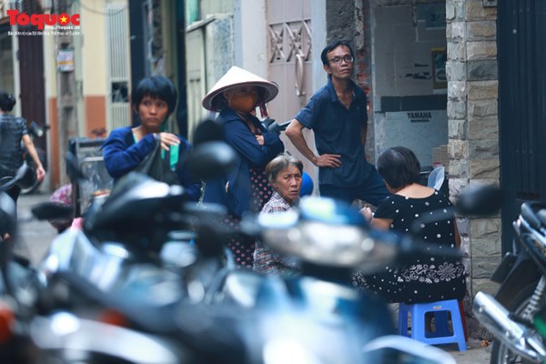 Bí thư Nguyễn Thiện Nhân bật khóc khi viếng bé trai bị cây phượng vĩ đè tử vong tại trường-3