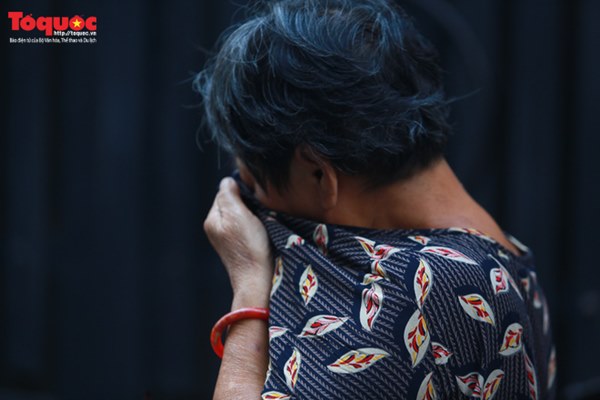 Bí thư Nguyễn Thiện Nhân bật khóc khi viếng bé trai bị cây phượng vĩ đè tử vong tại trường-7