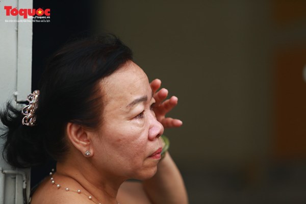 Bí thư Nguyễn Thiện Nhân bật khóc khi viếng bé trai bị cây phượng vĩ đè tử vong tại trường-8