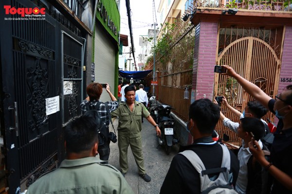 Bí thư Nguyễn Thiện Nhân bật khóc khi viếng bé trai bị cây phượng vĩ đè tử vong tại trường-9