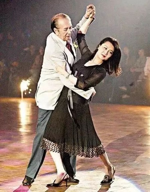 Bà Tư đặc biệt của trùm sòng bạc Hà Hồng Sân: Vũ công đổi đời nhờ lọt vào mắt xanh tỷ phú, dùng lời nói cũng đủ dập tắt sóng gió gia tộc-4