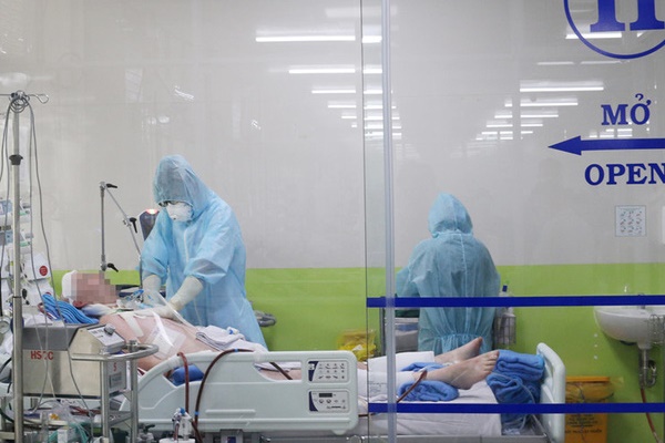 Phi công người Anh mắc loại vi khuẩn nguy hiểm, phải lọc máu trở lại-1