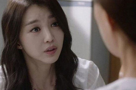 Chồng 30 tuổi mẹ vẫn làm điều này mỗi bữa cơm, tôi muốn ly hôn dù vừa cưới một ngày