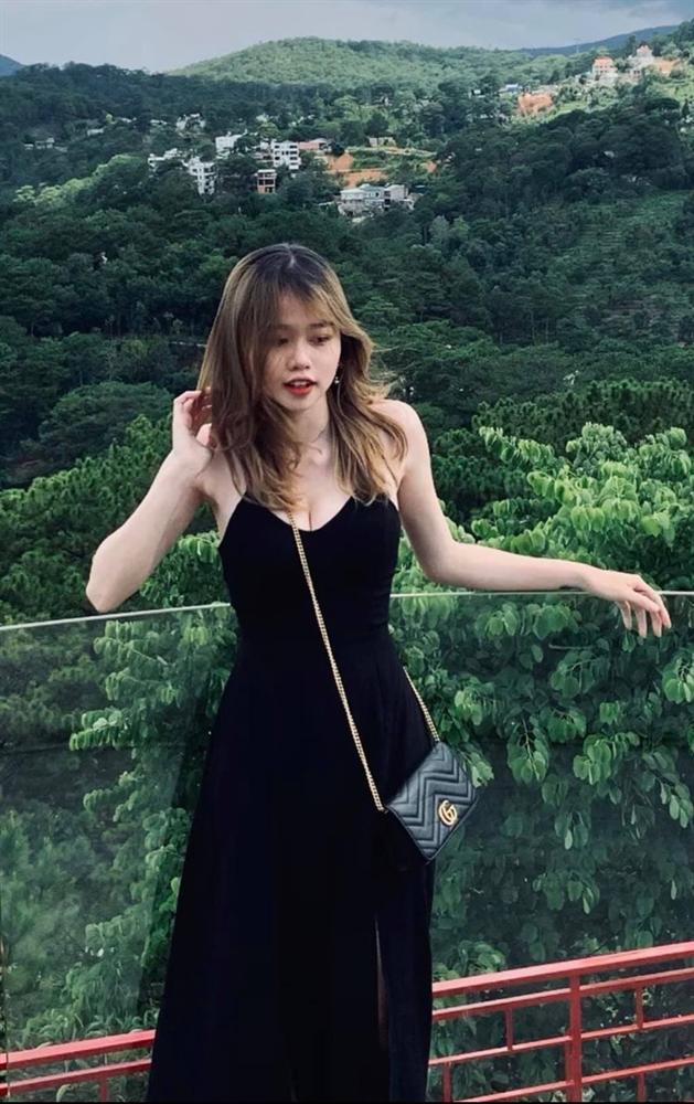 Lần đầu sánh đôi với Quang Hải dự sự kiện, Huỳnh Anh liền diện luôn túi 85 triệu đắt nhất từ trước tới nay-4