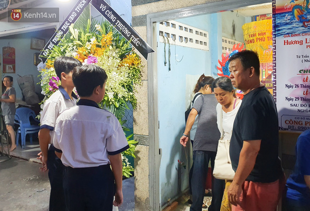 Người cha lặng lẽ bên linh cữu đứa con trai khi phép màu đã tắt: Nó còn khoanh tay chào tôi ngoan ngoãn đi vào trường, nào ngờ...-1