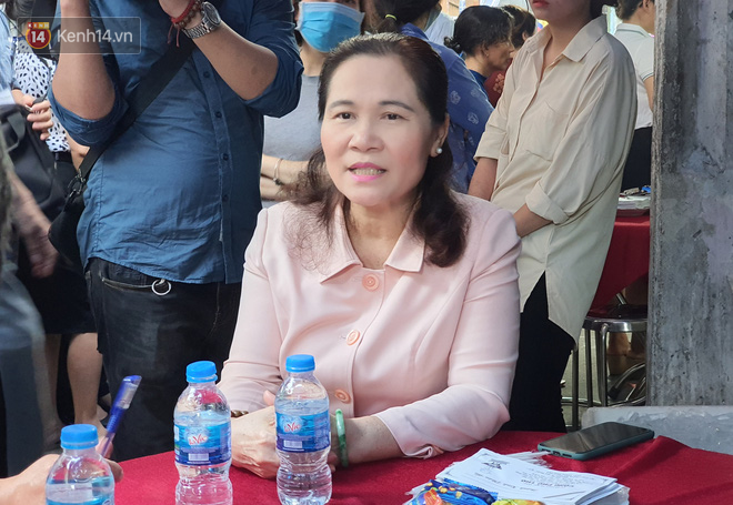 Người cha lặng lẽ bên linh cữu đứa con trai khi phép màu đã tắt: Nó còn khoanh tay chào tôi ngoan ngoãn đi vào trường, nào ngờ...-8