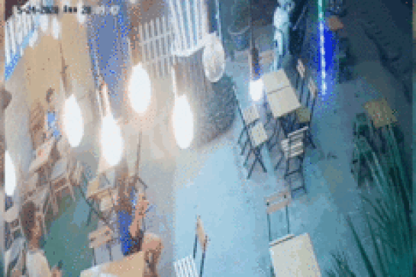 Tài xế lao xe hất CSGT lên nắp capô rồi bỏ chạy 3 km-1