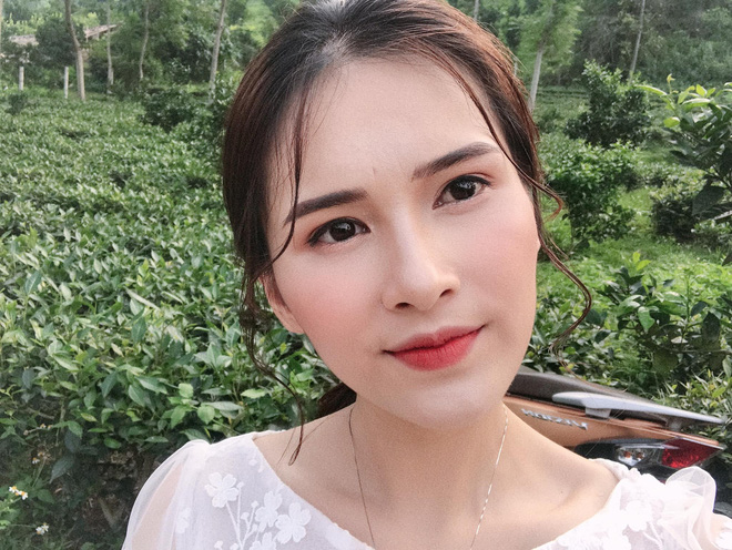 Nhan sắc xinh đẹp của vợ Đỗ Hùng Dũng - cầu thủ vừa giành danh hiệu Quả bóng vàng Việt Nam: Gái một con trông mòn con mắt-9