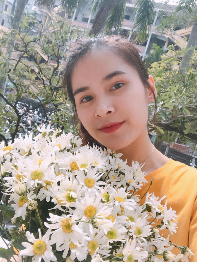 Nhan sắc xinh đẹp của vợ Đỗ Hùng Dũng - cầu thủ vừa giành danh hiệu Quả bóng vàng Việt Nam: Gái một con trông mòn con mắt-11