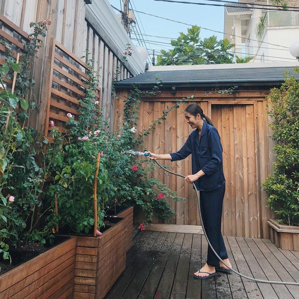 Làm dâu gia đình trâm anh thế phiệt, Tăng Thanh Hà quanh năm vẫn mang dép lào như thôn nữ-4