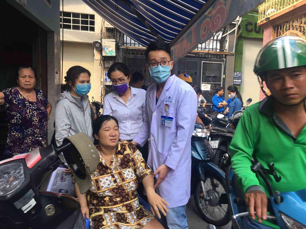 Bố thẫn thờ bên di ảnh con trai tử vong do cây đè: Tối nào ngủ con cũng ôm tôi-2