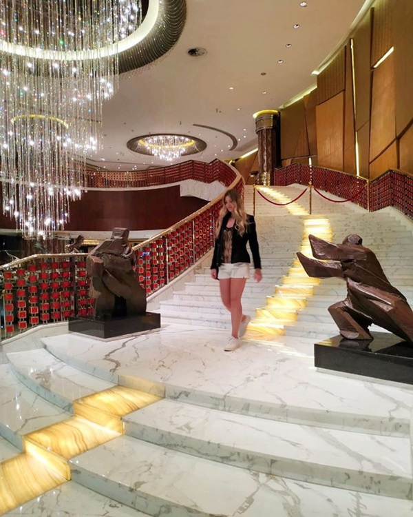 Cận cảnh công trình để đời nhất của ông trùm” sòng bạc Macau vừa qua đời: Toà nhà hình búp sen vàng khổng lồ, hình check-in ngập tràn MXH-11