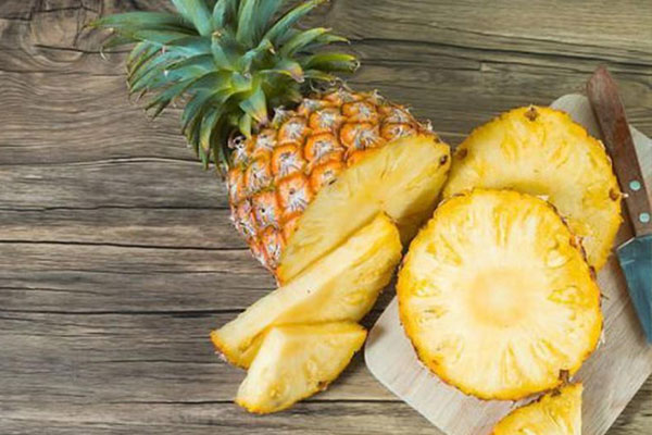 Khóa áo bị mắc không&nbsp;kéo xuống được, hãy chạy ngay vào bếp và lấy thứ này bôi vào-3