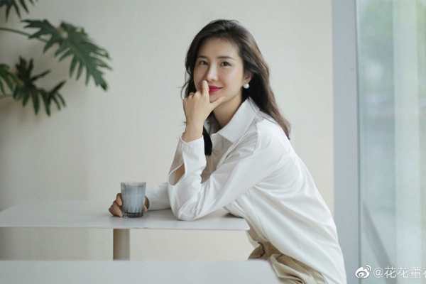 Vợ chủ tịch Taobao vừa được ví như tiên nữ đồng quê Lý Tử Thất phiên bản sang chảnh thì kẻ thứ 3 vội khoe ảnh chứng minh đẳng cấp-4