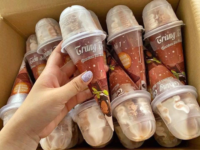 Bóc mẽ gian thương với một chi tiết trên kem ốc quế 2.000 đồng bán rầm rộ-3