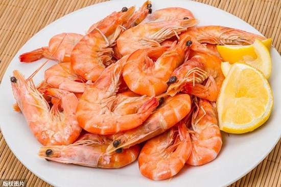 Thêm 3 nguyên liệu này, tôm luộc sạch mùi tanh, vị lại ngọt rất tự nhiên