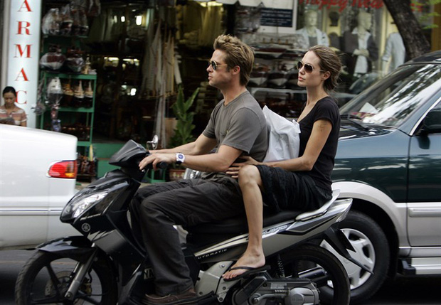 Netizen xôn xao vì ảnh Angelina Jolie - Brad Pitt vi vu ở TP.HCM 14 năm trước, choáng trước nhan sắc cặp đôi ngoài đời-2
