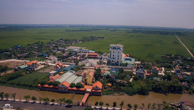 Chủ nhân tòa lâu đài có hẳn sân đỗ trực thăng ở Thái Bình là ai?-1