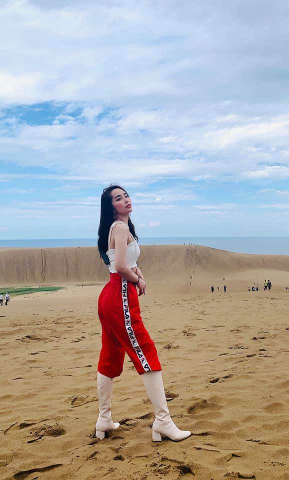 Vừa ăn mặc lệch pha với hội bạn, vừa chọn đồ đơn giản, Quỳnh Nga vẫn hút sóng nhờ đâu?-6